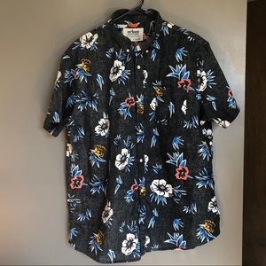 Men’s black Hawaiian 🌺 button down shirt